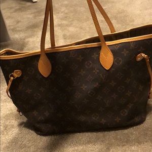 LV Neverfull lightly used.
